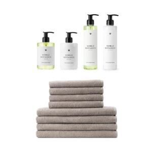 GEORG JENSEN DAMASK Håndklædepakke m. 4 håndklæder, 50x100 cm
4 badehåndklæder, 70x140 cm
1 Noble Botanics Hand Soap
1 Noble Botanics Hand Lotion
1 Noble Botanics Body Wash
1 Noble Botanics Body Lotion