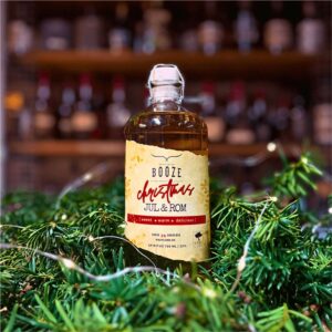 KNAPLUND Rom & Jul 700 ml, 32% rom tilsmagt med julens krydderier.